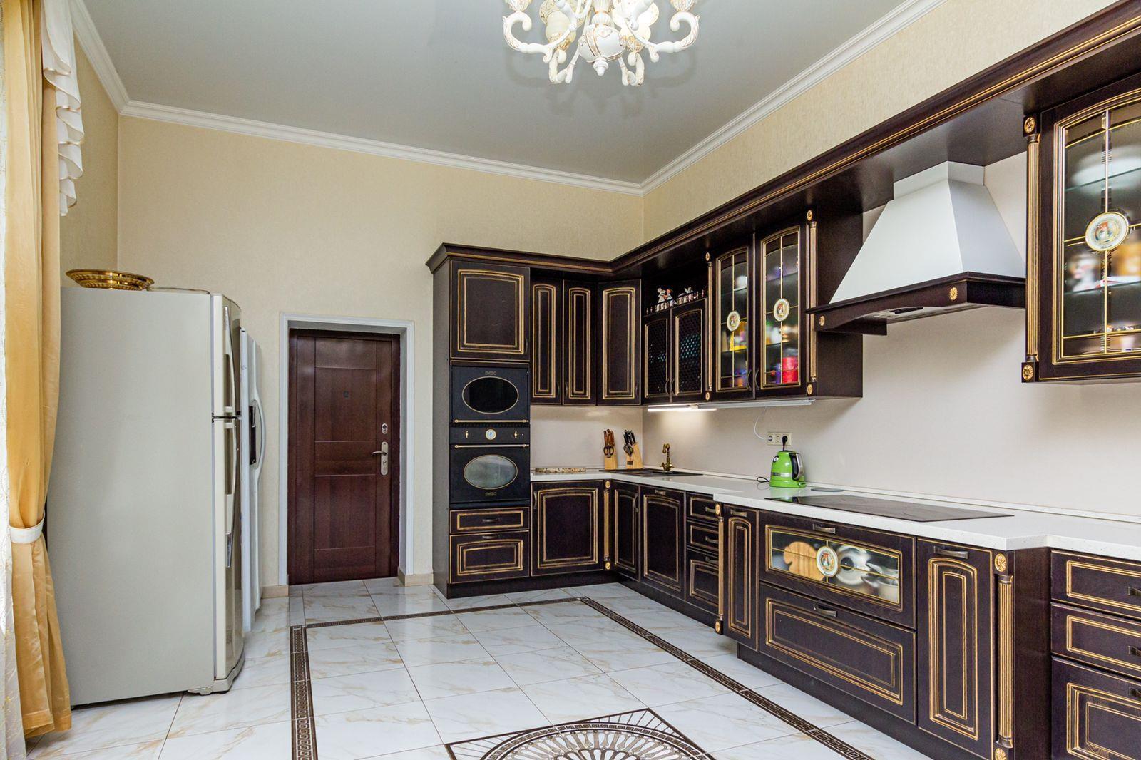 Фото №6: Дом 458 м² + 8 сот. - Краснодар, Завод Радиоизмерительных Приборов, Калинино, имени Петра Метальникова, мкр. Прикубанский внутригородской округ, ул. Безкровного, 35