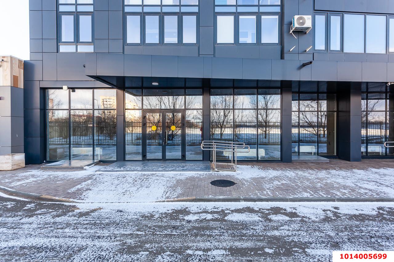 Фото №3: Торговое помещение 85 м² - Краснодар, жилой комплекс Сограт, ул. Красных Партизан, 4/15