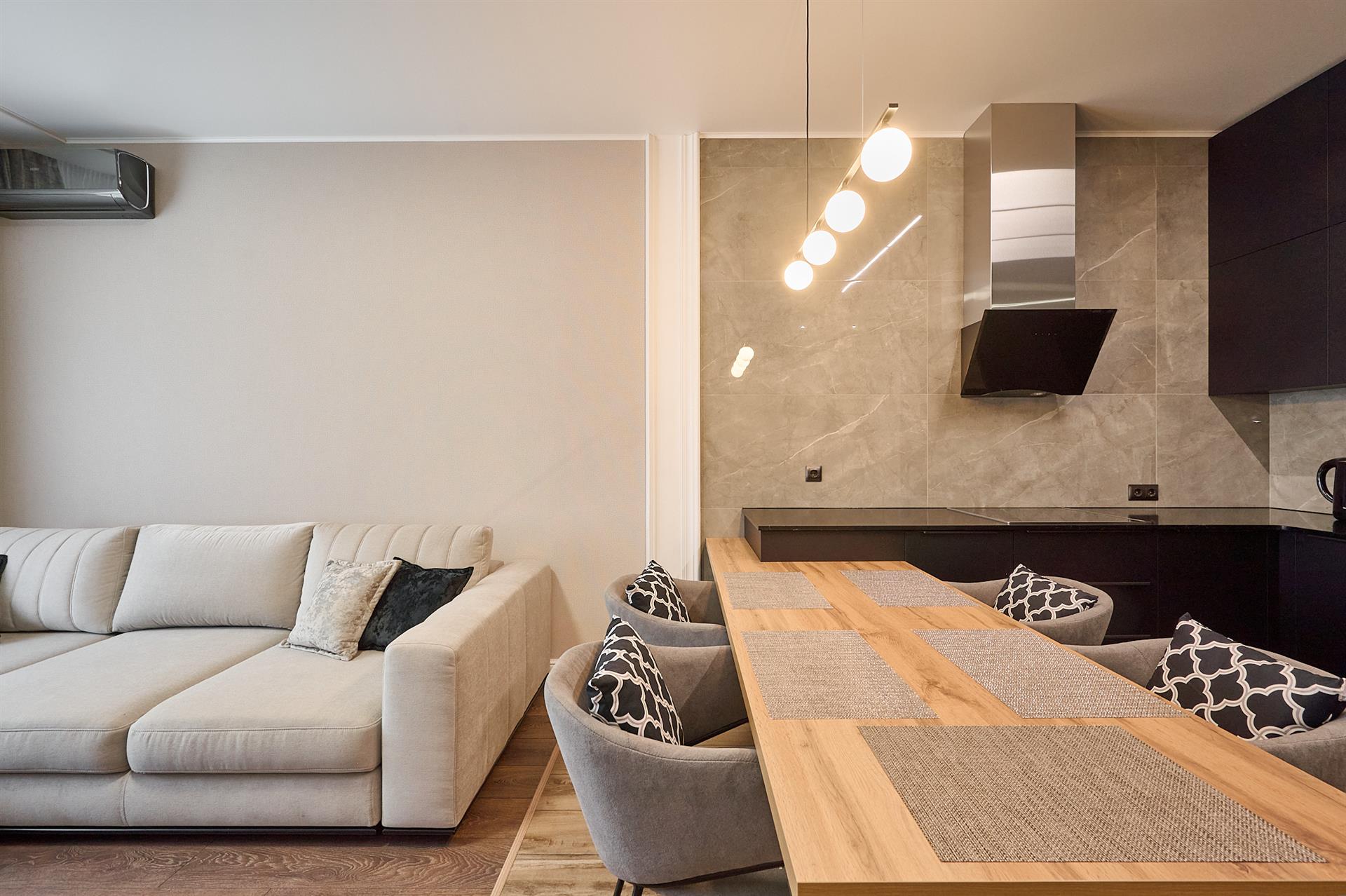 Фото №6: 2-комнатная квартира 80 м² - Краснодар, Карасунский внутригородской округ, жилой комплекс Поющие Фонтаны, мкр. Гидростроителей, ул. Невкипелого, 18к1