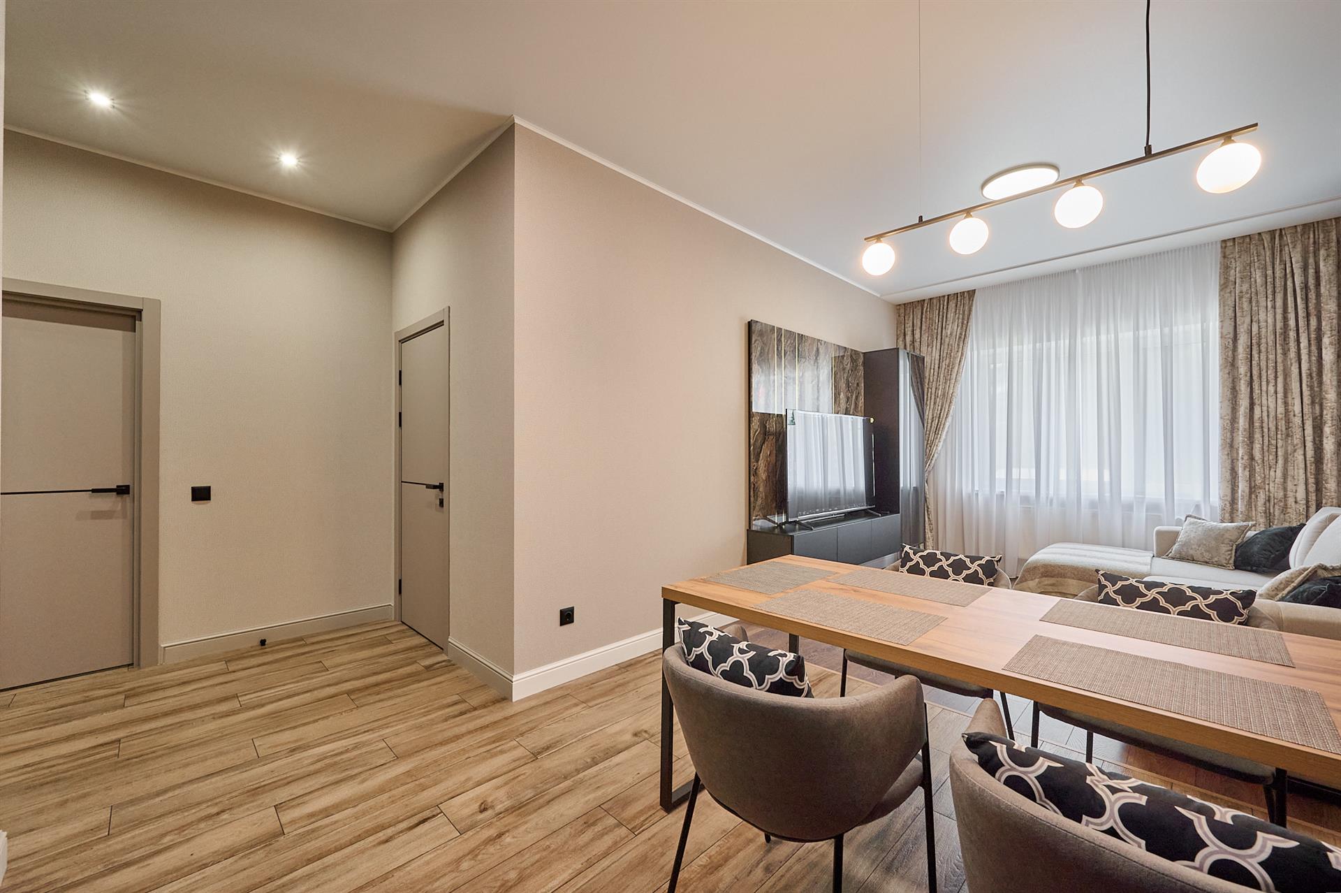 Фото №1: 2-комнатная квартира 80 м² - Краснодар, Карасунский внутригородской округ, жилой комплекс Поющие Фонтаны, мкр. Гидростроителей, ул. Невкипелого, 18к1