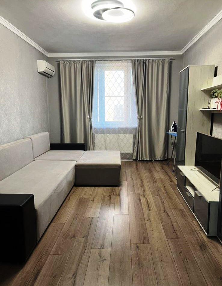 Фото №1: 2-комнатная квартира 70 м² - Краснодар, Карасунский внутригородской округ, мкр. Гидростроителей, ул. Автолюбителей, 52/5