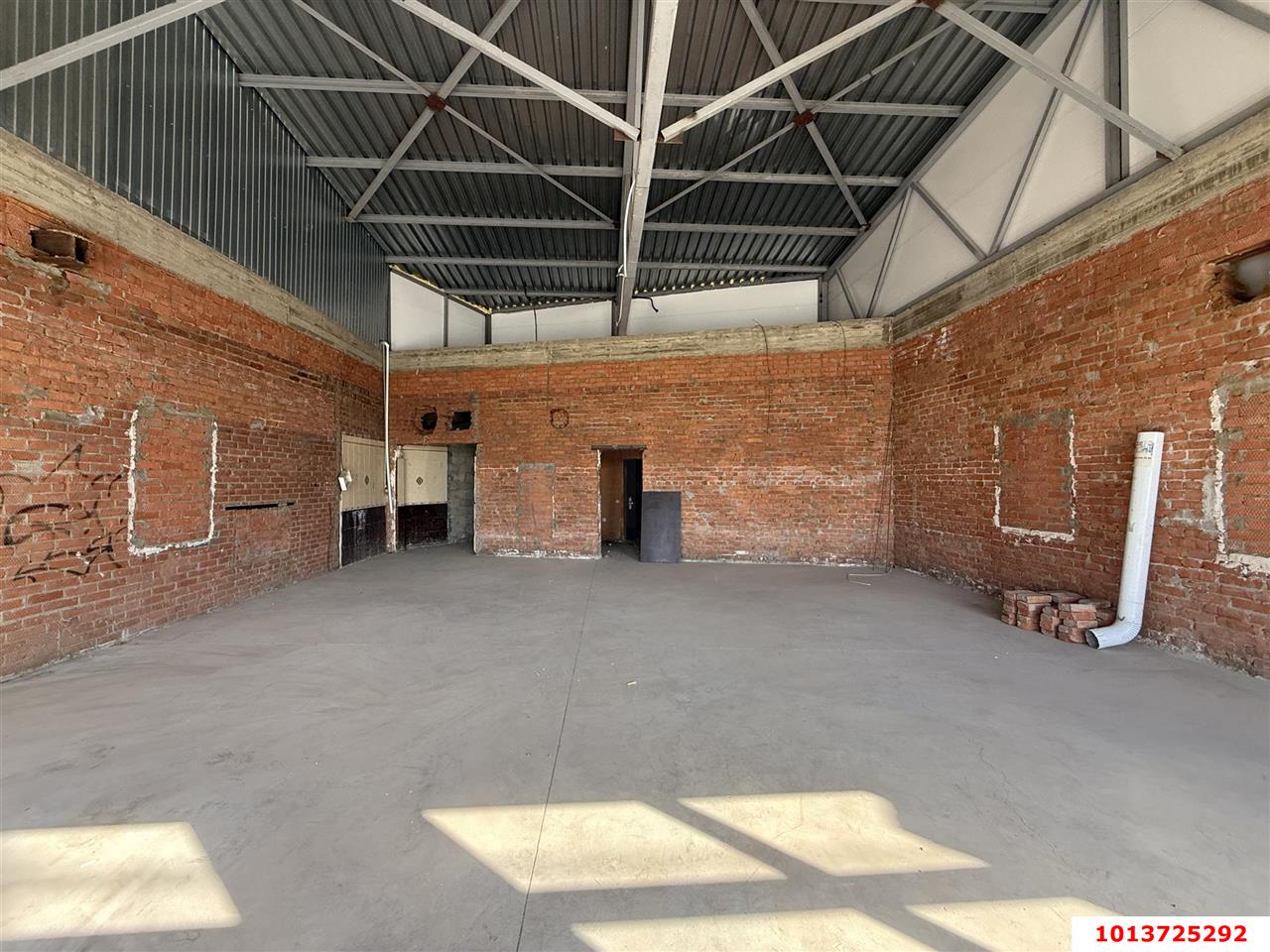 Фото №4: Коммерция 105 м² - Краснодар, Западный внутригородской округ, мкр. Юбилейный, ул. 70-летия Октября, 8А