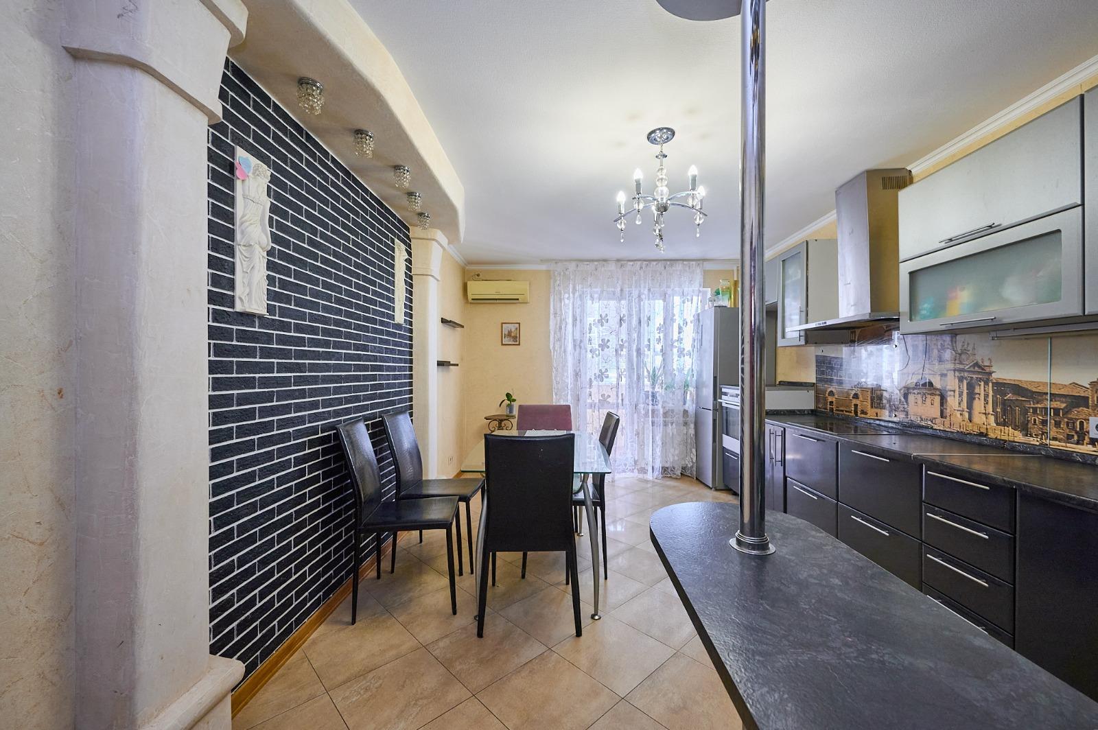 Фото №1: 3-комнатная квартира 101 м² - Краснодар, Прикубанский внутригородской округ, мкр. Новый, ул. 9-я Тихая, 11