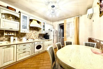 Фото №1: 5+-комнатная квартира 200 м² - Краснодар, мкр. Дубинка, ул. Ставропольская, 178