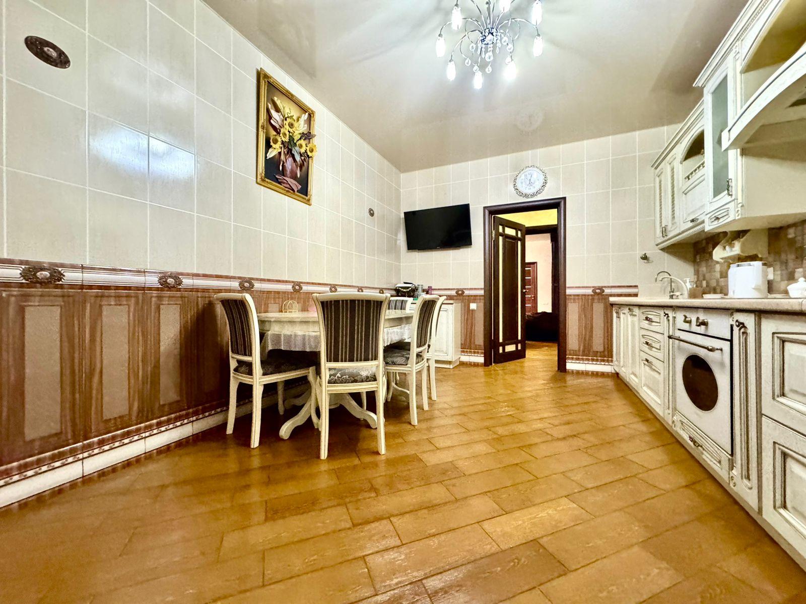 Фото №29: 5+-комнатная квартира 200 м² - Краснодар, Центральный внутригородской округ, мкр. Дубинка, ул. Ставропольская, 178