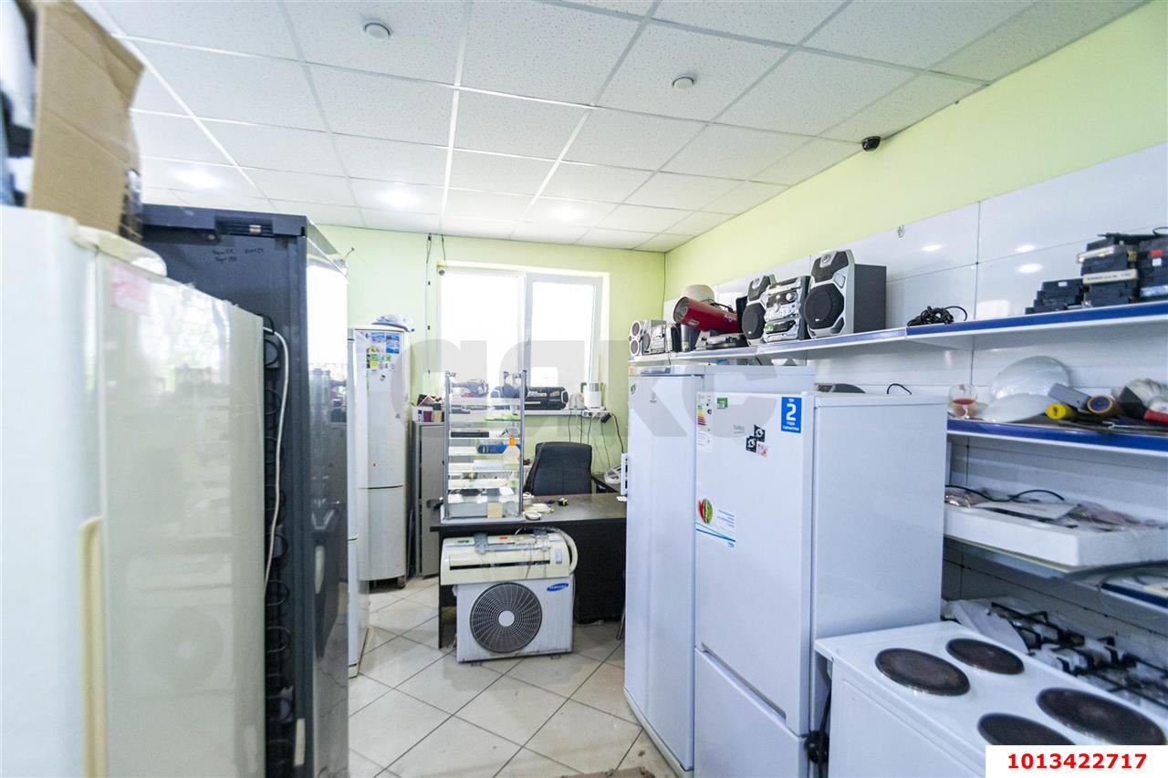 Фото №1: Торговое помещение 84 м² - Российский, Прикубанский внутригородской округ, ул. имени В.М. Комарова, 58