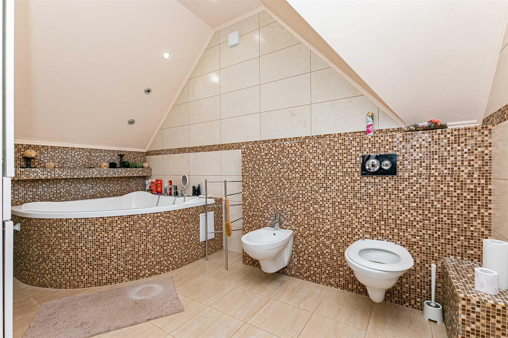 Фото №10: Дом 137 м² + 4 сот. - Краснодар, Прикубанский внутригородской округ, мкр. Парковый, пр-д 2-й Архангельский, 4