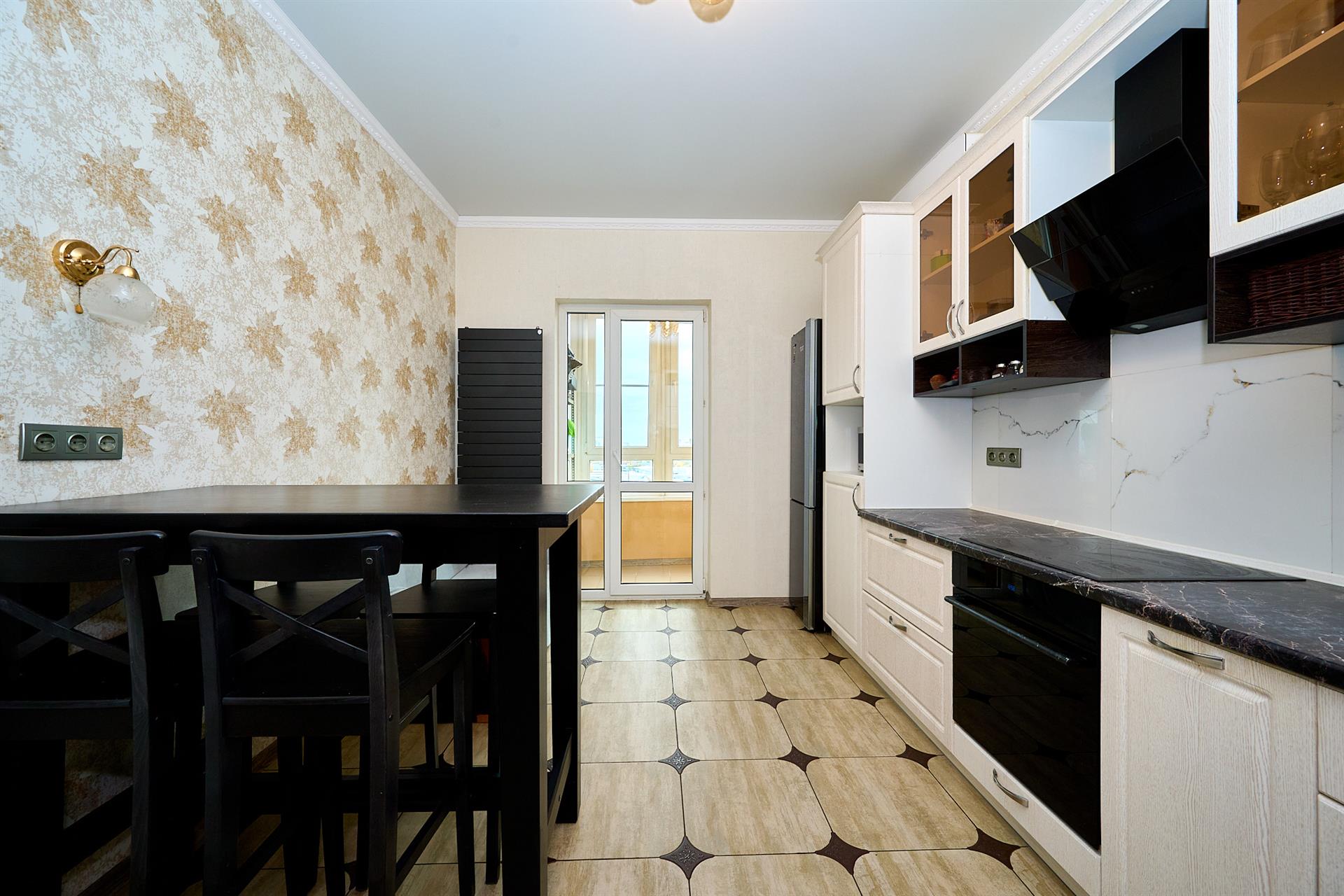 Фото №3: 1-комнатная квартира 50 м² - Краснодар, Центральный внутригородской округ, Дубинка, жилой комплекс Радонеж, мкр. Черёмушки, ул. Вишняковой, 1/23к1