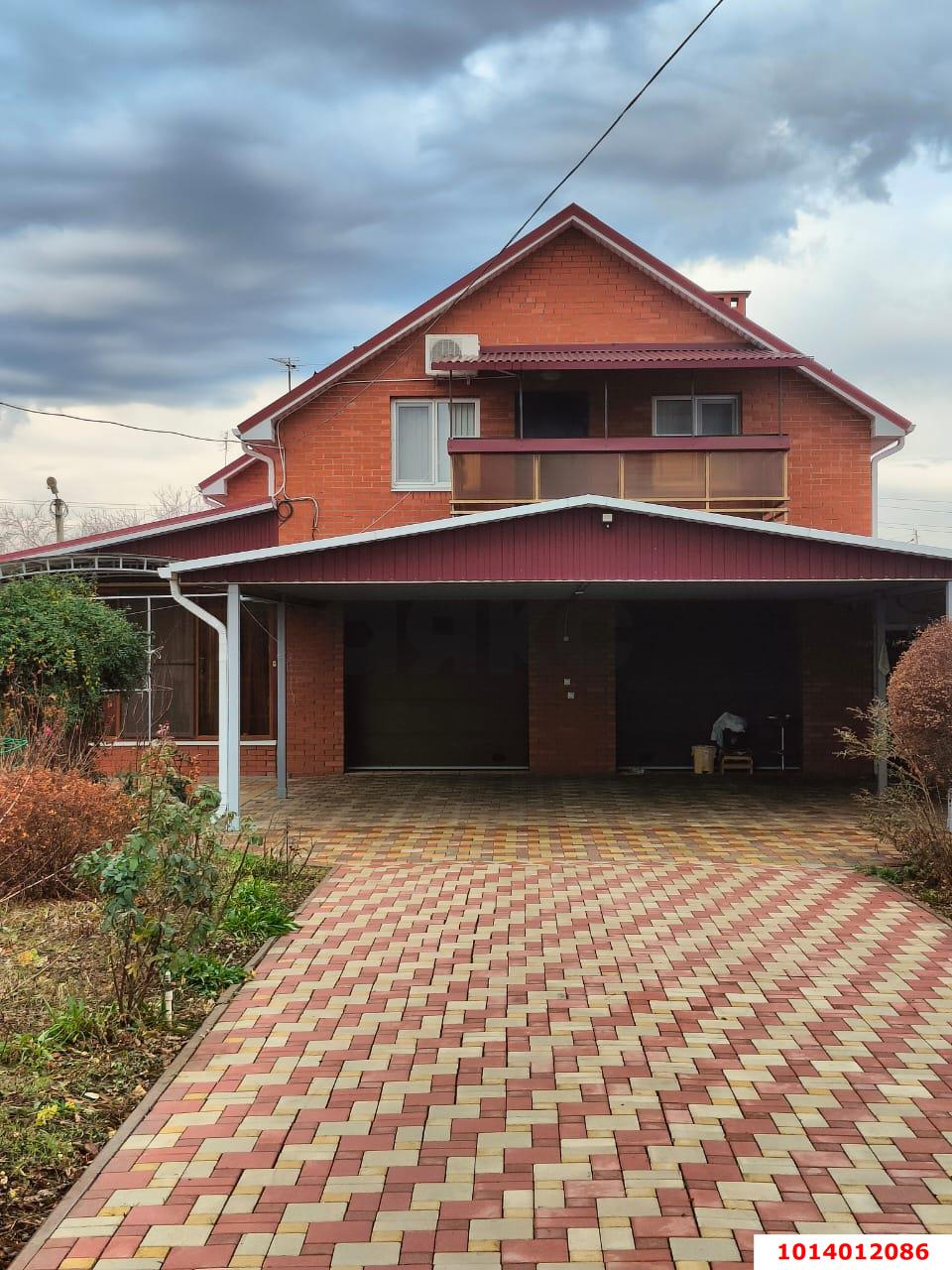 Фото №1: Дом 499 м² + 9.4 сот. - Кореновск, 4-й квартал, ул. Мира, 137Е