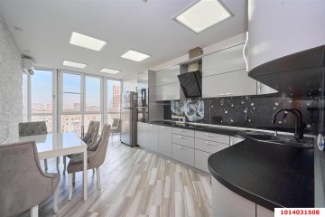 Фото №1: 3-комнатная квартира 95 м² - Краснодар, мкр. Камвольно-суконный Комбинат, ул. Бородинская, 10