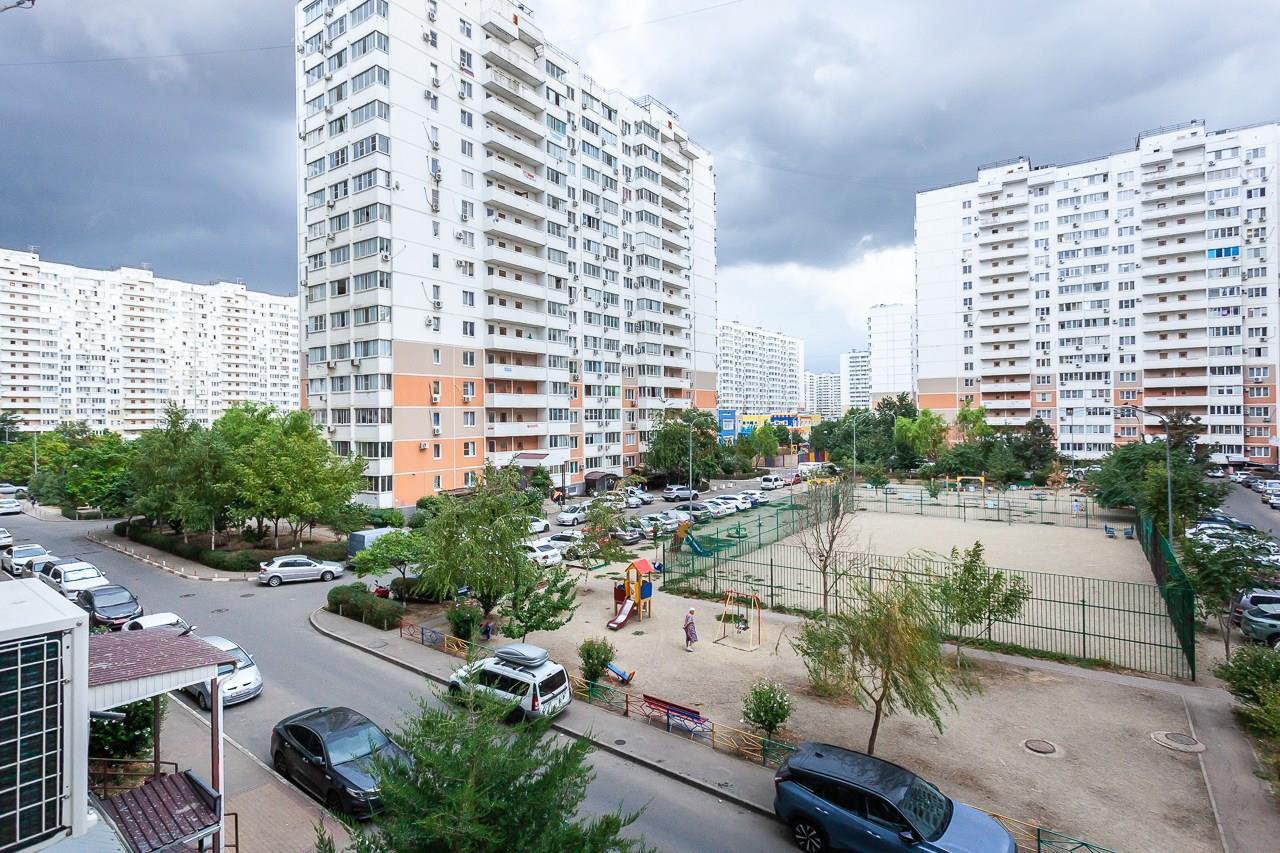 Фото №1: 2-комнатная квартира 72 м² - Краснодар, Прикубанский внутригородской округ, мкр. Московский, ул. им. Байбакова Н.К., 14