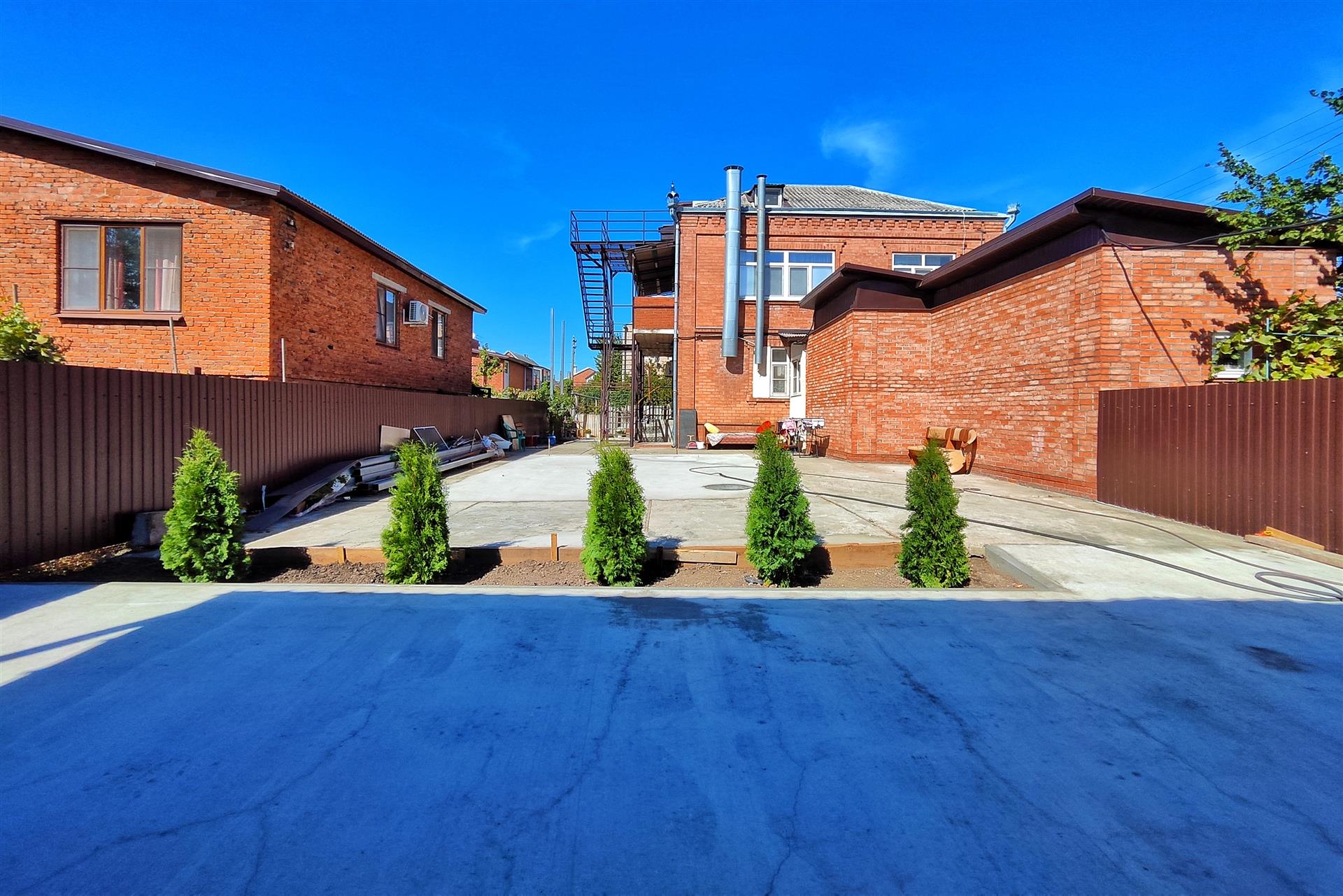 Фото №1: Дом 219 м² + 6.25 сот. - Краснодар, Прикубанский внутригородской округ, Калинино, мкр. Завод Радиоизмерительных Приборов, ул. Тюльпанная, 11