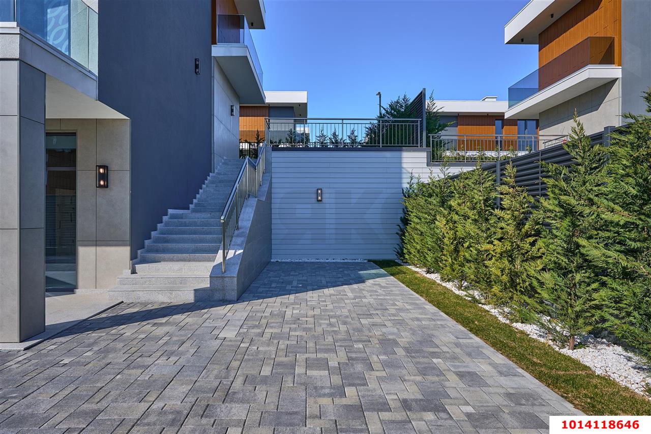 Фото №11: Дом 261 м² + 5 сот. - Геленджик, мкр. Персиковый сад, 235