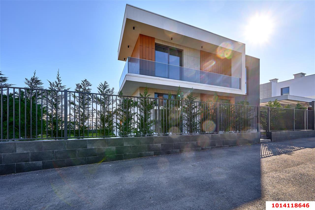 Фото №17: Дом 261 м² + 5 сот. - Геленджик, мкр. Персиковый сад, 235