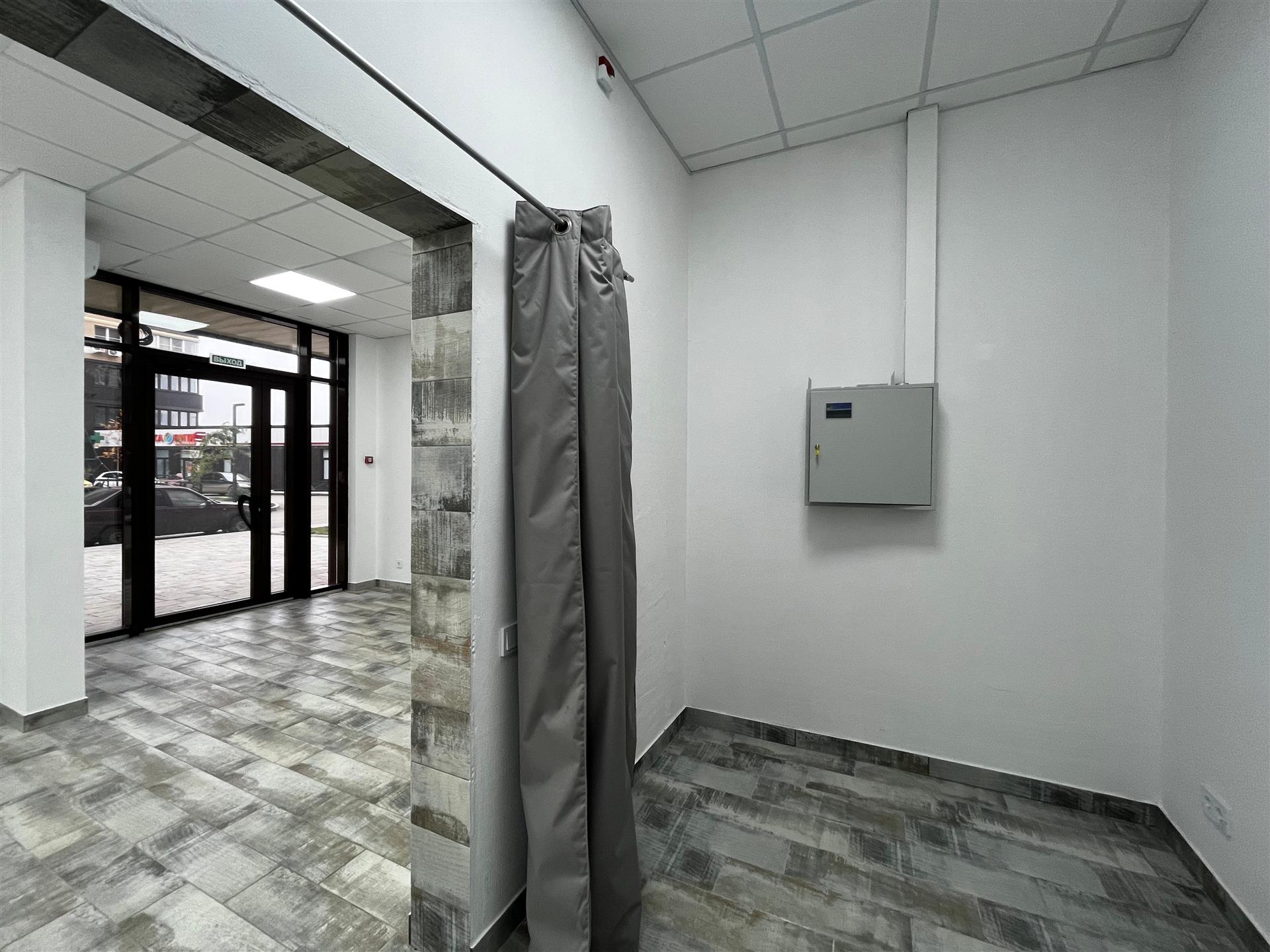 Фото №9: Коммерция 37 м² - Краснодар, Прикубанский внутригородской округ, мкр. жилой комплекс Ракурс, ул. имени Героя Ростовского, 8к2