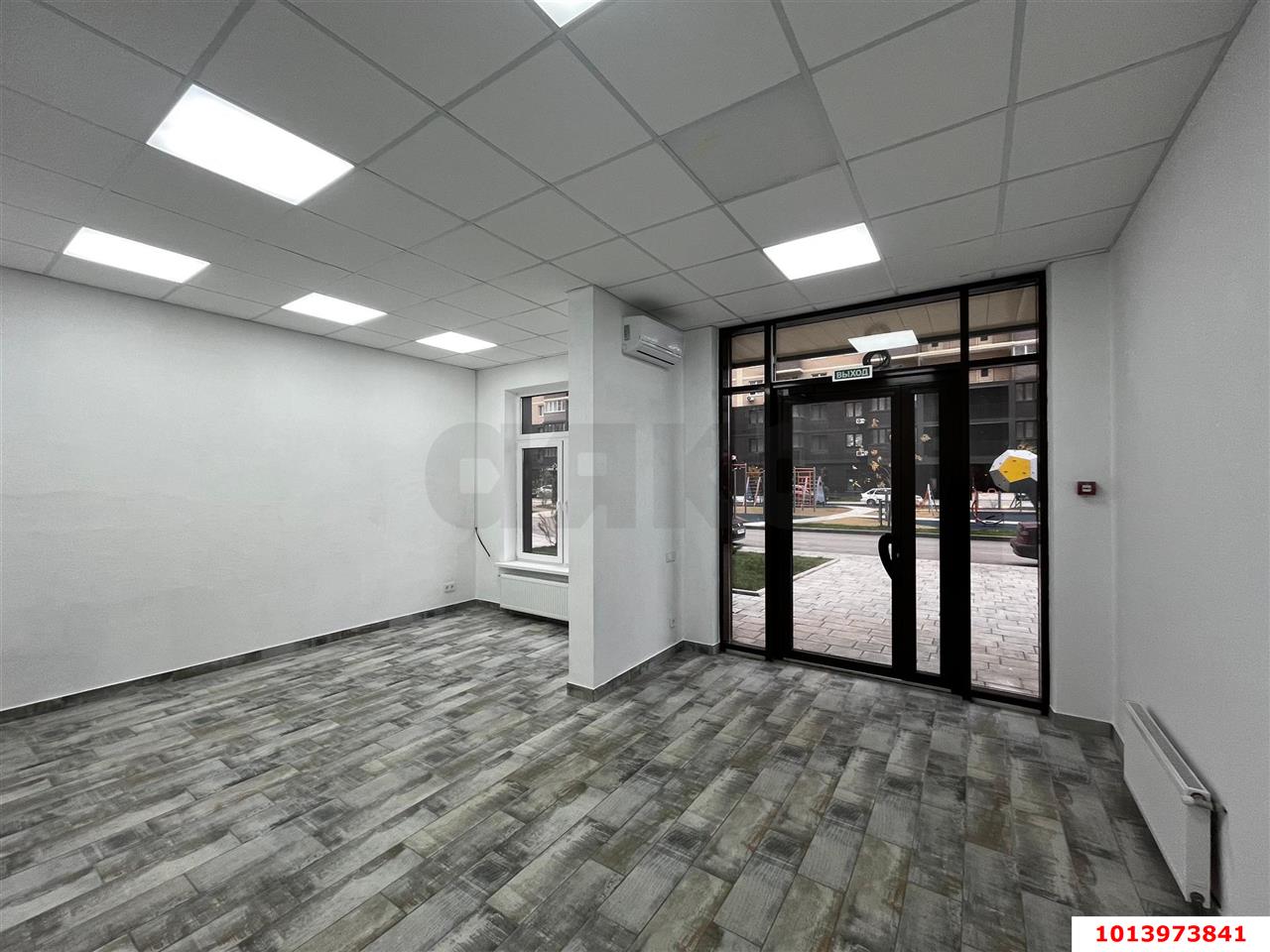 Фото №1: Торговое помещение 38 м² - Краснодар, жилой комплекс Ракурс, ул. имени Героя Ростовского, 8к2