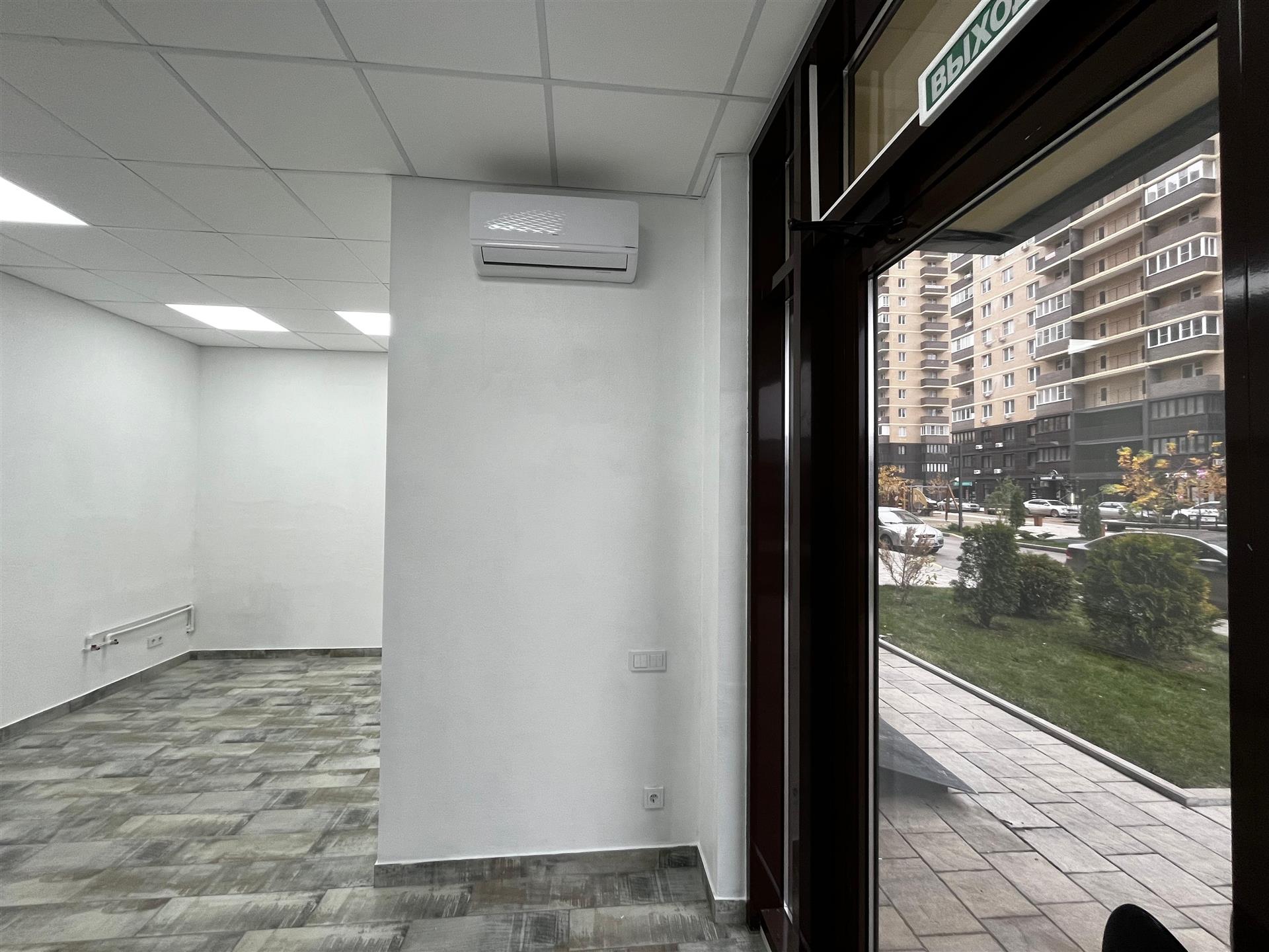 Фото №10: Коммерция 37 м² - Краснодар, Прикубанский внутригородской округ, мкр. жилой комплекс Ракурс, ул. имени Героя Ростовского, 8к2