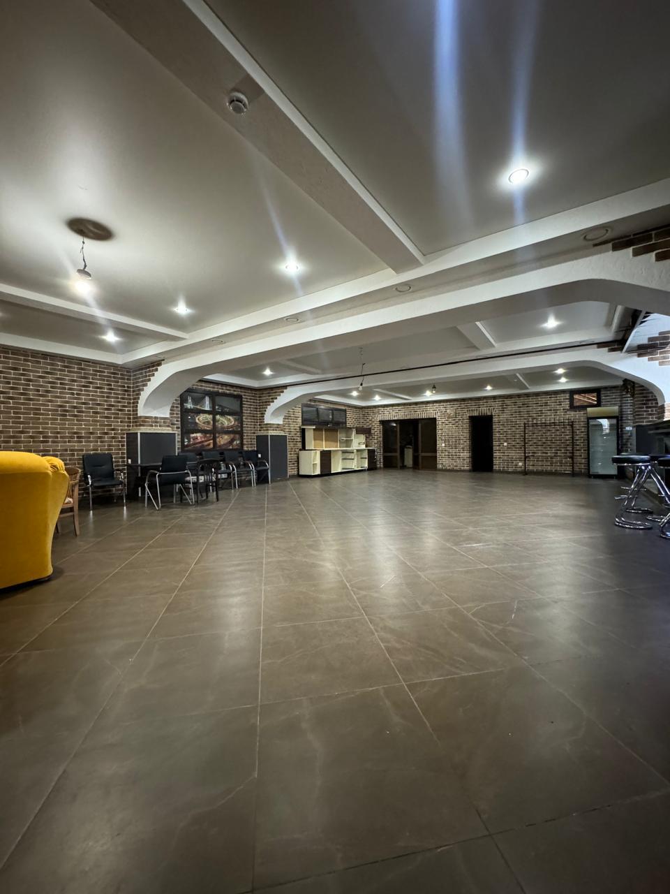 Фото №19: Коммерция 899 м² - Майкоп, ул. Краснооктябрьская, 67А