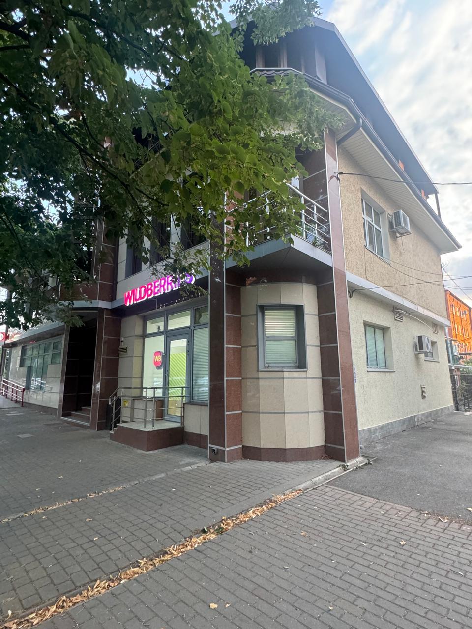 Фото №6: Коммерция 899 м² - Майкоп, ул. Краснооктябрьская, 67А