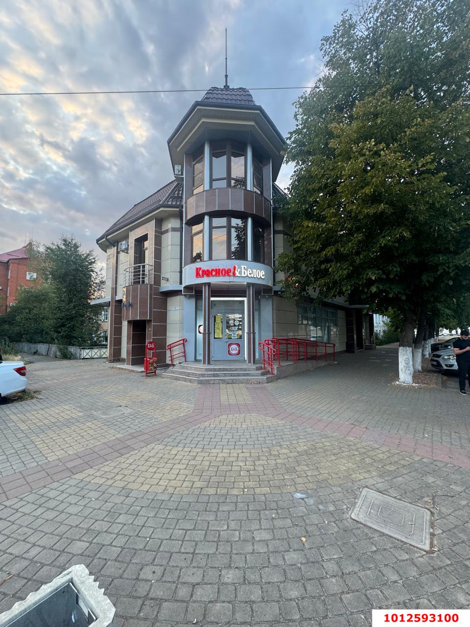 Фото №1: Отдельное здание 464 м² - Майкоп, Дружба, ул. Краснооктябрьская, 67А