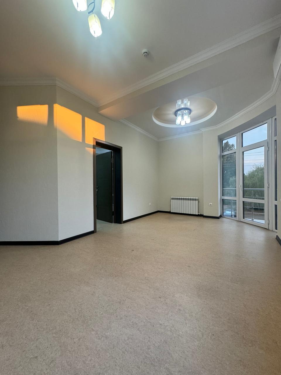 Фото №11: Коммерция 899 м² - Майкоп, ул. Краснооктябрьская, 67А