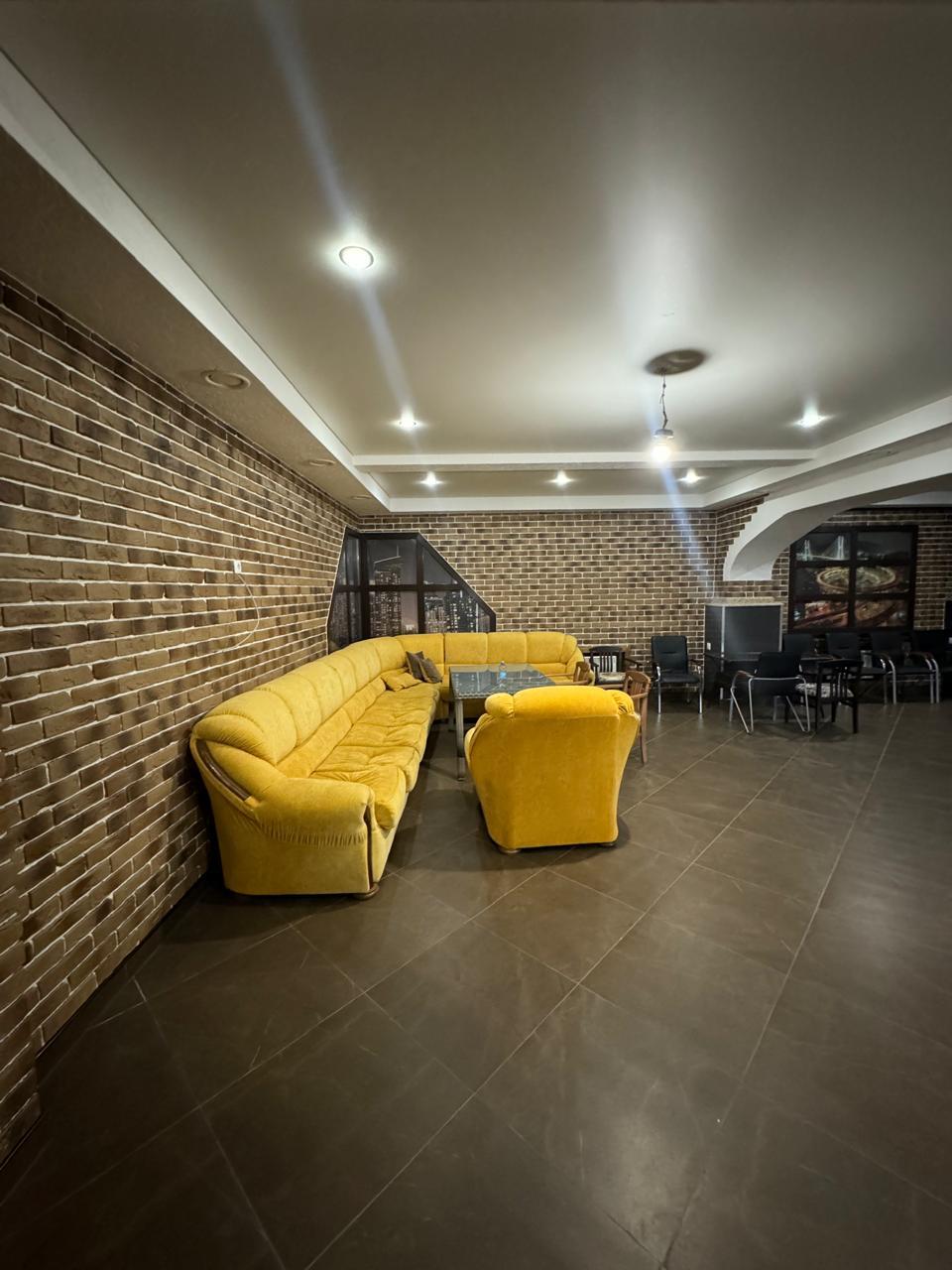 Фото №12: Коммерция 899 м² - Майкоп, ул. Краснооктябрьская, 67А