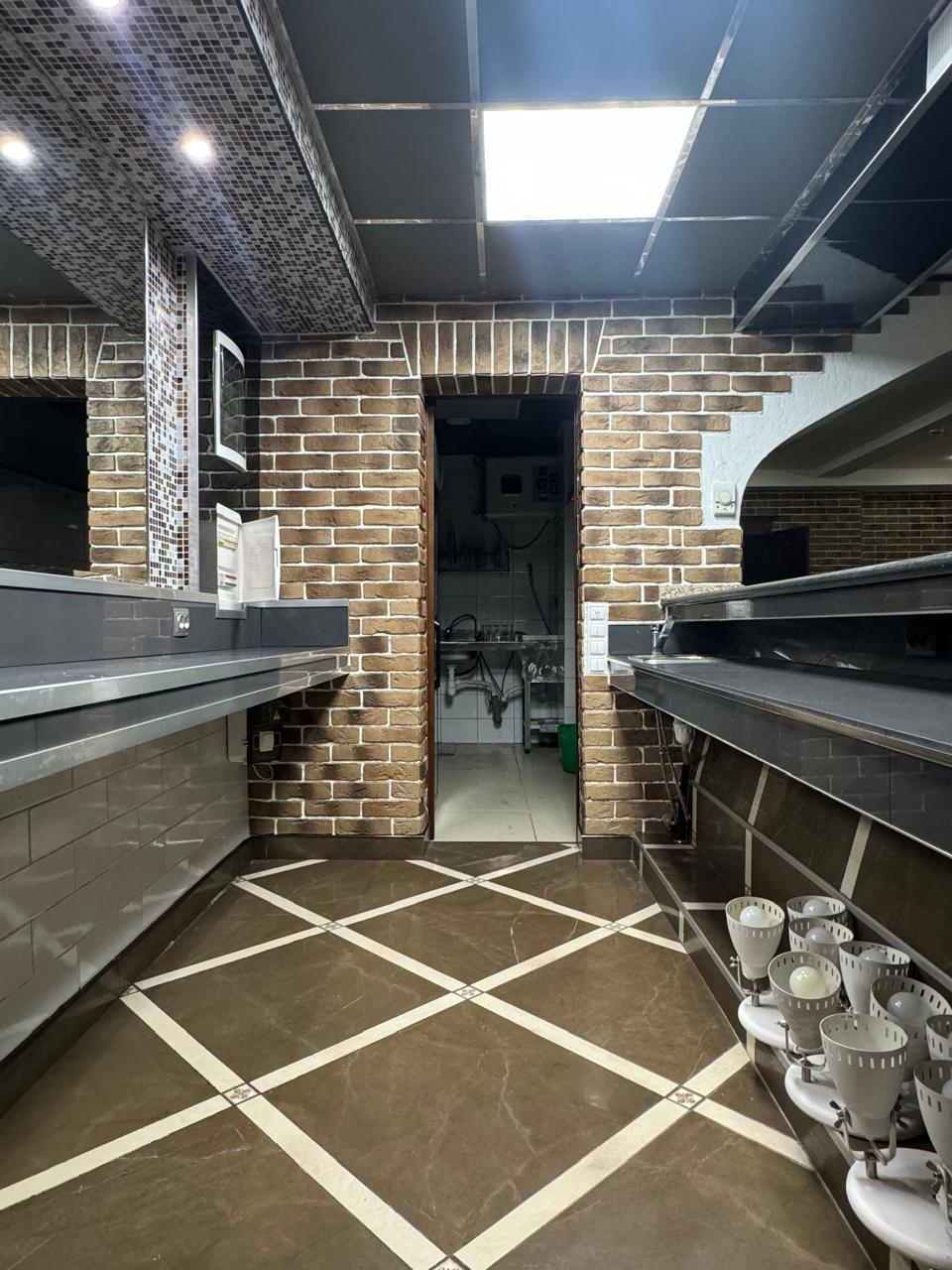 Фото №36: Коммерция 899 м² - Майкоп, ул. Краснооктябрьская, 67А