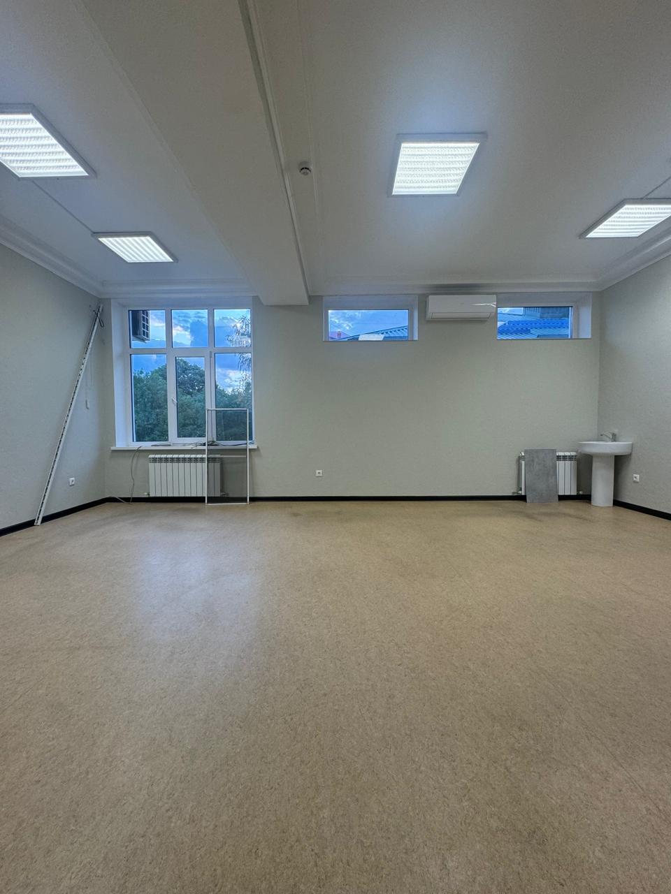 Фото №16: Коммерция 899 м² - Майкоп, ул. Краснооктябрьская, 67А