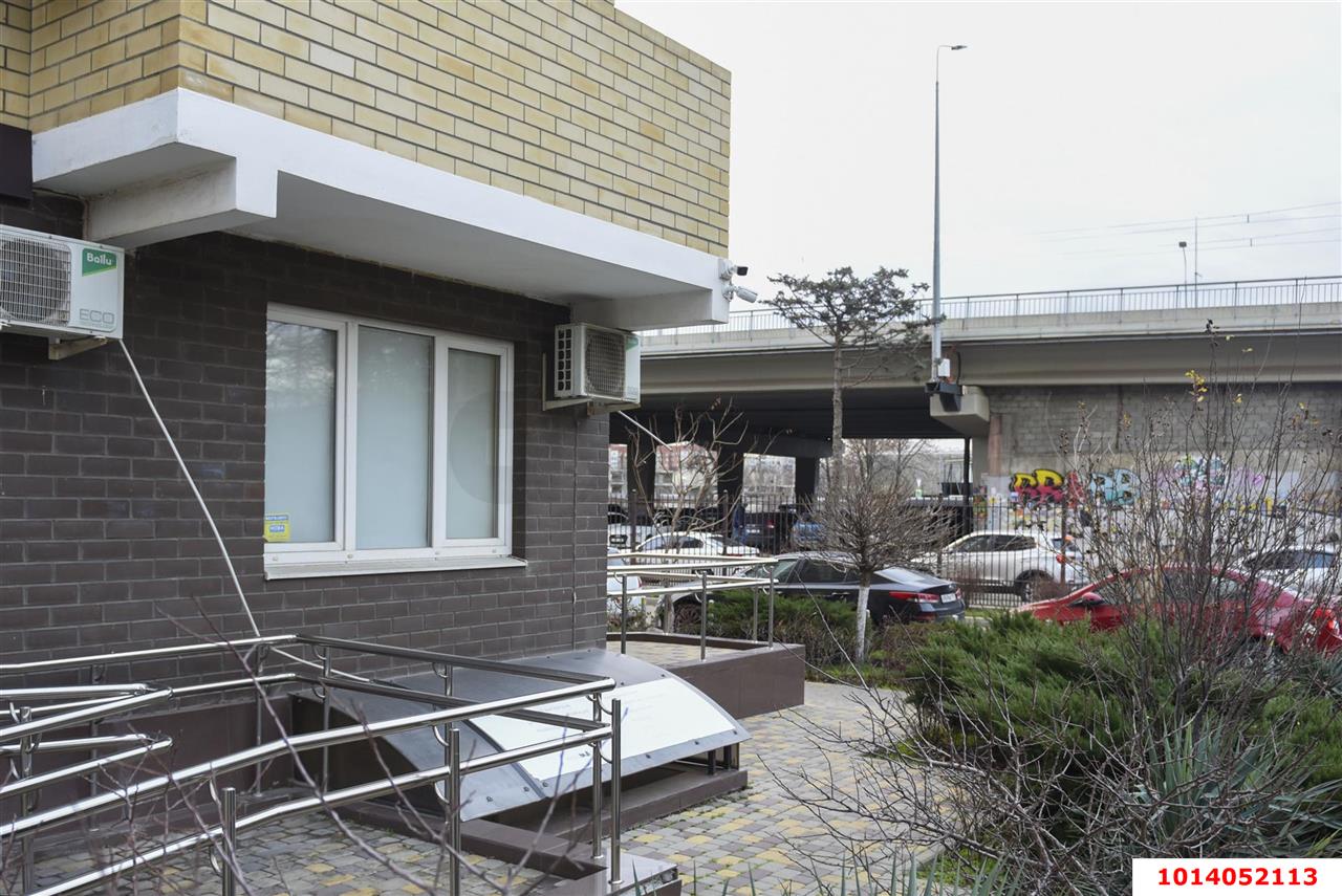 Фото №10: Торговое помещение 49 м² - Краснодар, жилой комплекс Три Богатыря, ул. Садовая, 161/1