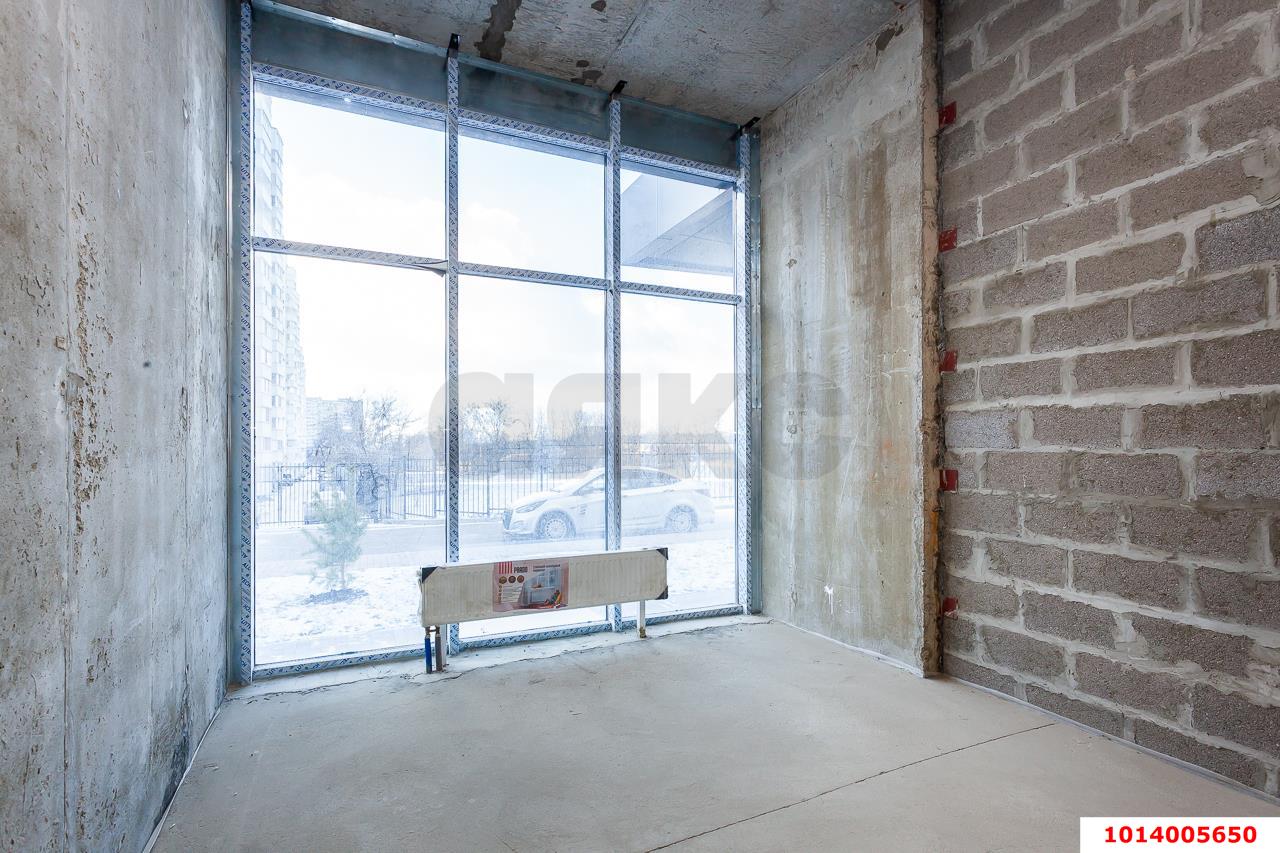 Фото №6: Торговое помещение 85 м² - Краснодар, жилой комплекс Сограт, ул. Красных Партизан, 4/15