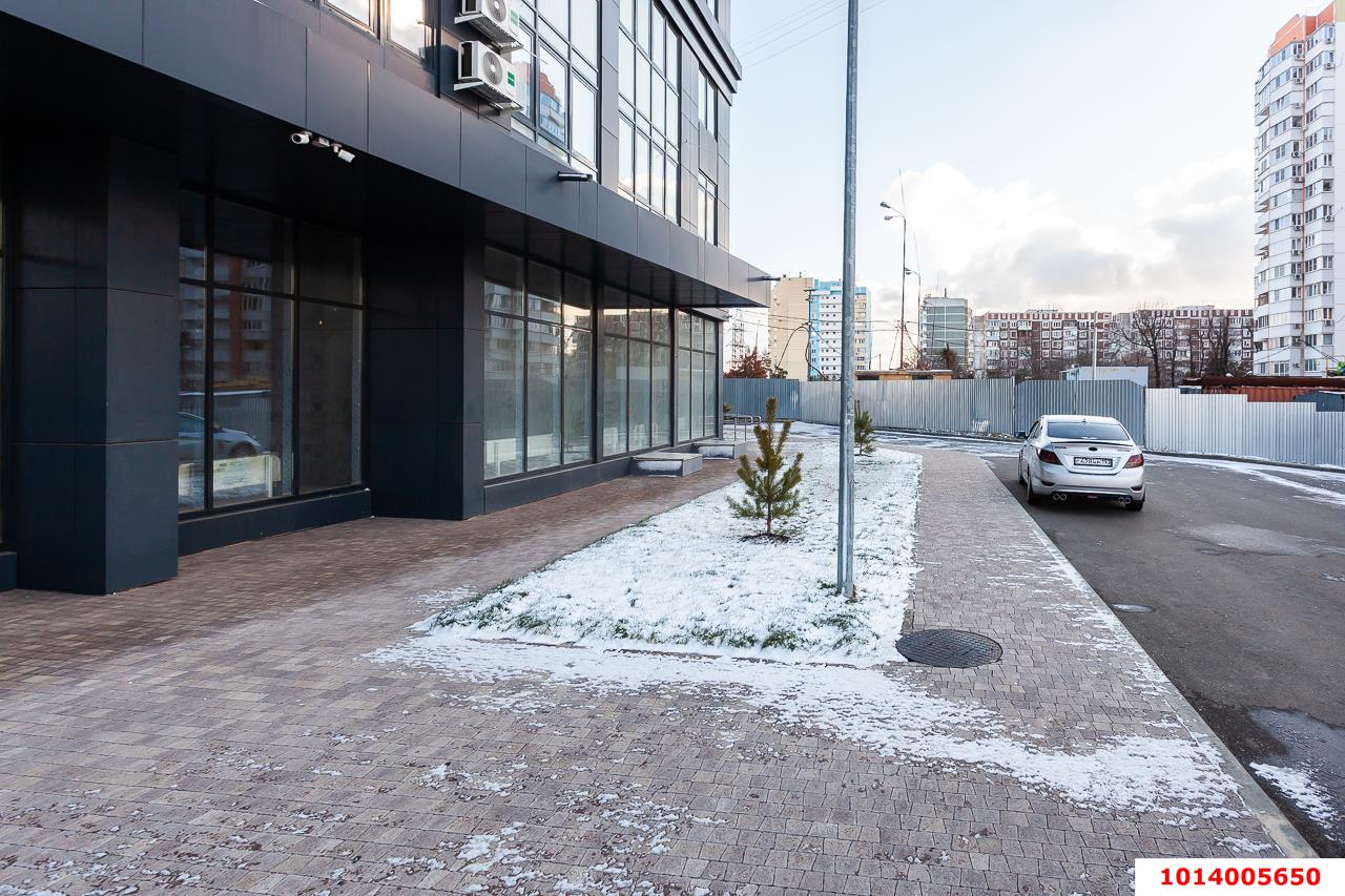 Фото №18: Торговое помещение 85 м² - Краснодар, жилой комплекс Сограт, ул. Красных Партизан, 4/15