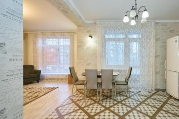 Фото №1: 2-комнатная квартира 65 м² - Краснодар, мкр. Солнечный, ул. Казбекская, 18