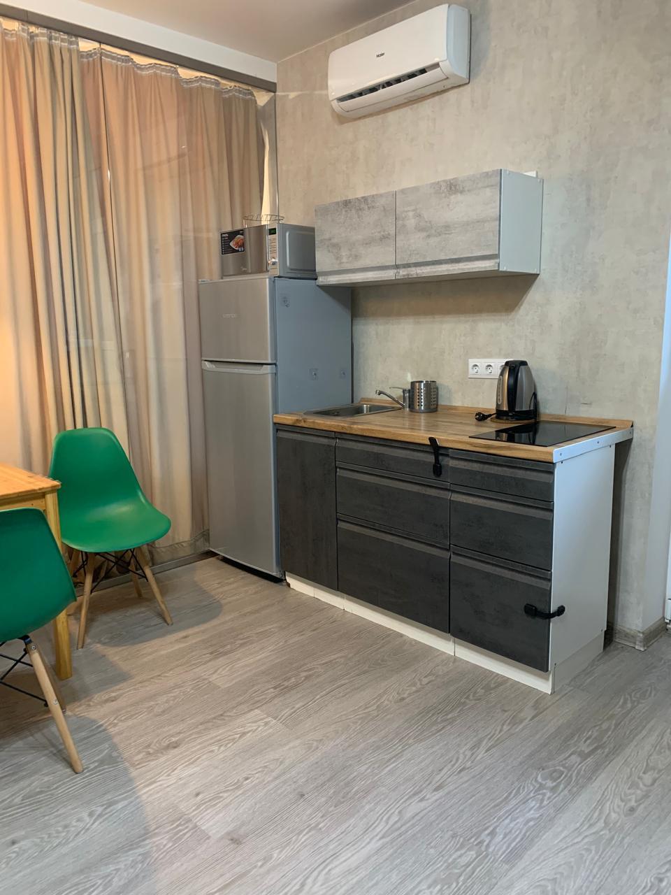 Фото №2: 1-комнатная квартира 43 м² - Краснодар, Прикубанский внутригородской округ, Завод Радиоизмерительных Приборов, Калинино, жилой комплекс Арбатский, мкр. имени Петра Метальникова, ул. Цезаря Куникова, 18лит3