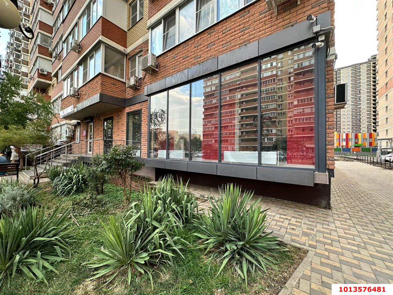 Фото №3: Коммерция 93 м² - Краснодар, Прикубанский внутригородской округ, Завод Радиоизмерительных Приборов, имени Петра Метальникова, мкр. жилой комплекс Времена Года-2, ул. Евгении Жигуленко, 5к2