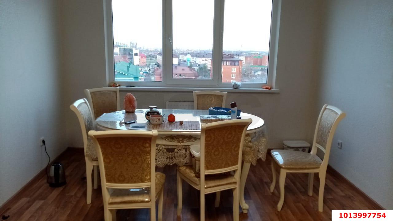 Фото №1: 2-комнатная квартира 75 м² - Яблоновский, Западный внутригородской округ, Кожзавод, мкр. Военный городок № 1, ул. Кобцевой, 3к2