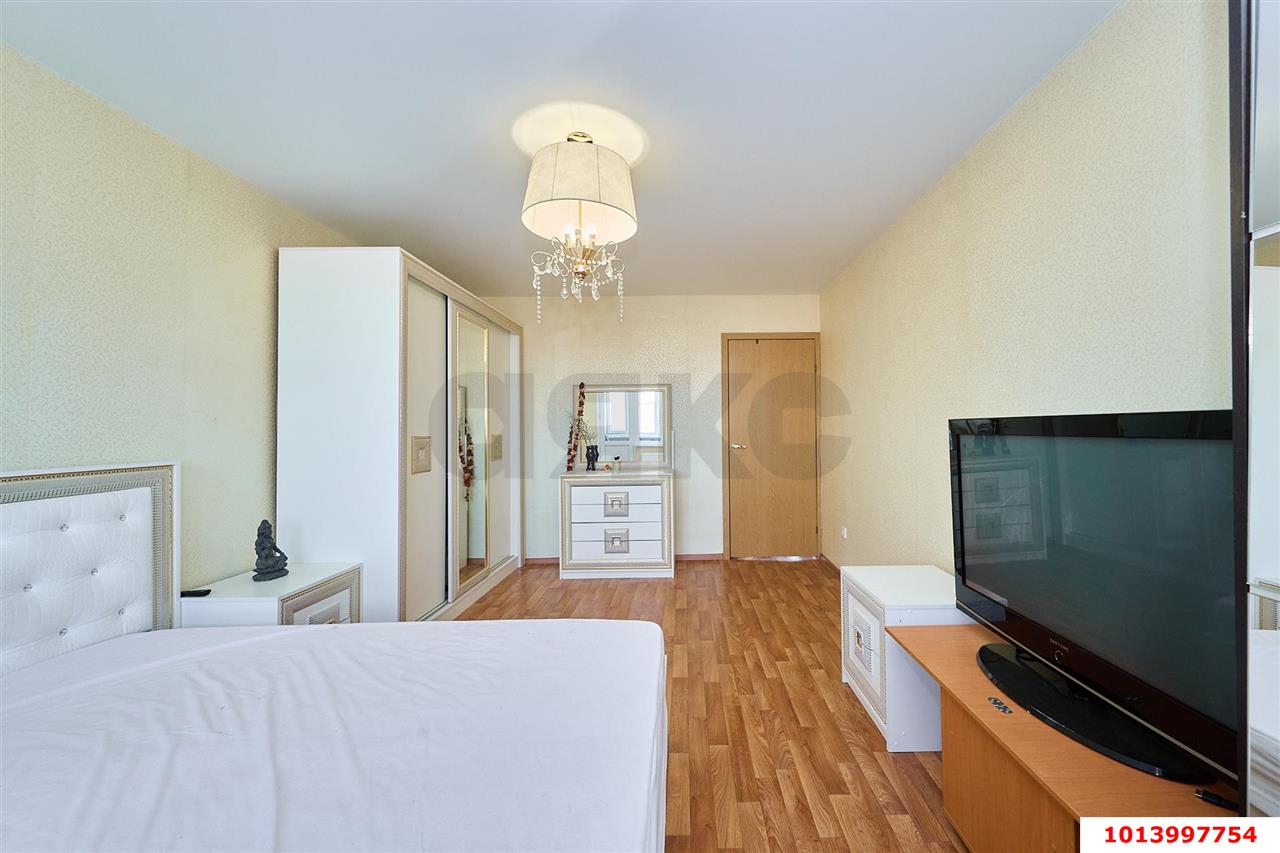 Фото №2: 2-комнатная квартира <span class="whitespace-nowrap">75 м²</span>, <span class="whitespace-nowrap">9/10 эт.</span> - Яблоновский, ул. Кобцевой, 3к2