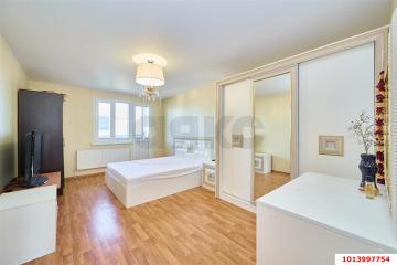 Фото №1: 2-комнатная квартира <span class="whitespace-nowrap">70 м²</span>, <span class="whitespace-nowrap">9/10 эт.</span> - Яблоновский, ул. Кобцевой, 3к2