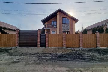 Фото №2: Дом 176 м² - Российский, п. коттеджный  Альпийская Деревня, ул. Роз, 50/1