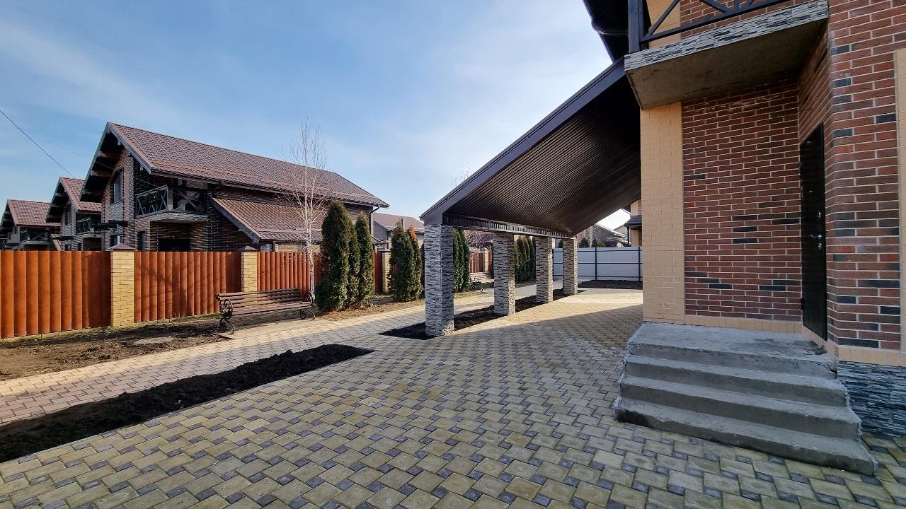 Фото №1: Дом 176 м² + 6.54 сот. - Российский, ул. Роз, 50/1