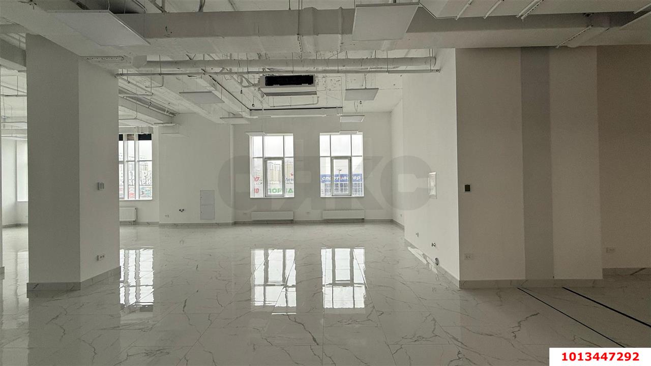 Фото №3: Торговое помещение 207 м² - Краснодар, жилой комплекс Гранд Пэлэс, ул. Уральская, 75/6