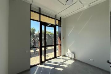 Фото №3: Коммерция 53 м² - Краснодар, мкр. жилой комплекс Ракурс, ул. имени Героя Ростовского, 8к7