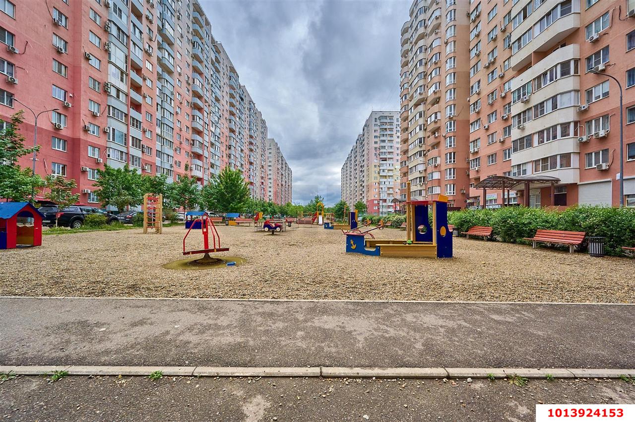 Фото №2: 1-комнатная квартира 55 м² - Краснодар, имени Маршала Жукова, ул. Александра Покрышкина, 2/2