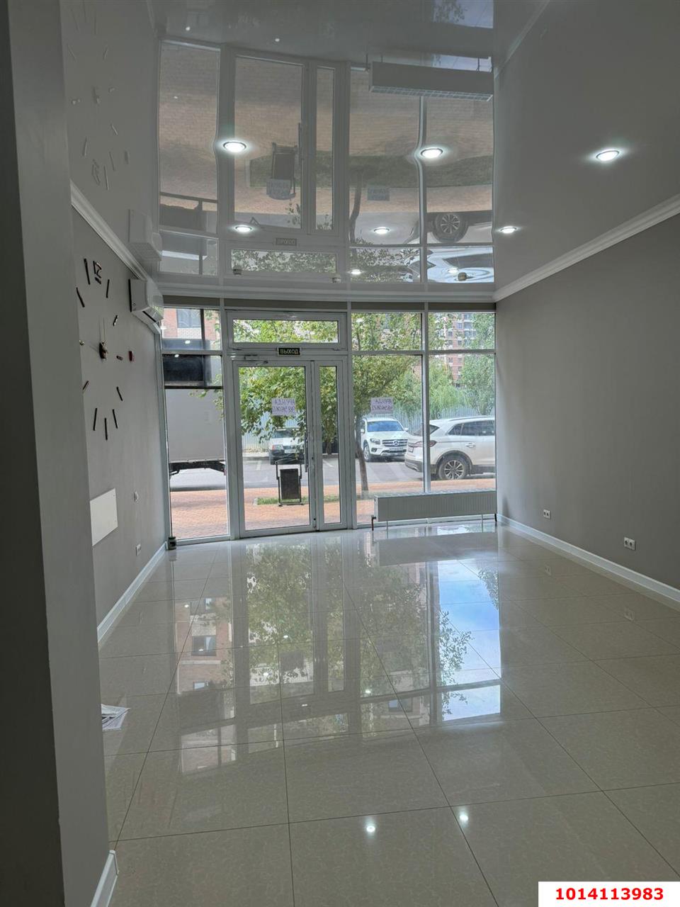 Фото №3: Торговое помещение 43 м² - Краснодар, жилой комплекс Времена Года 3, ул. Цезаря Куникова, 24к1