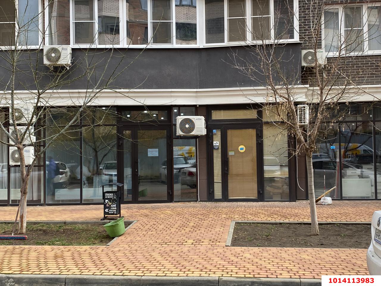 Фото №1: Торговое помещение 43 м² - Краснодар, жилой комплекс Времена Года 3, ул. Цезаря Куникова, 24к1