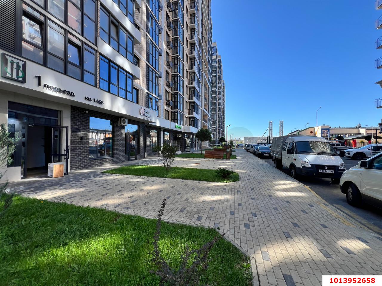 Фото №4: Торговое помещение 32 м² - Краснодар, жилой комплекс Зелёный театр, ул. Западный Обход, 39/1к2