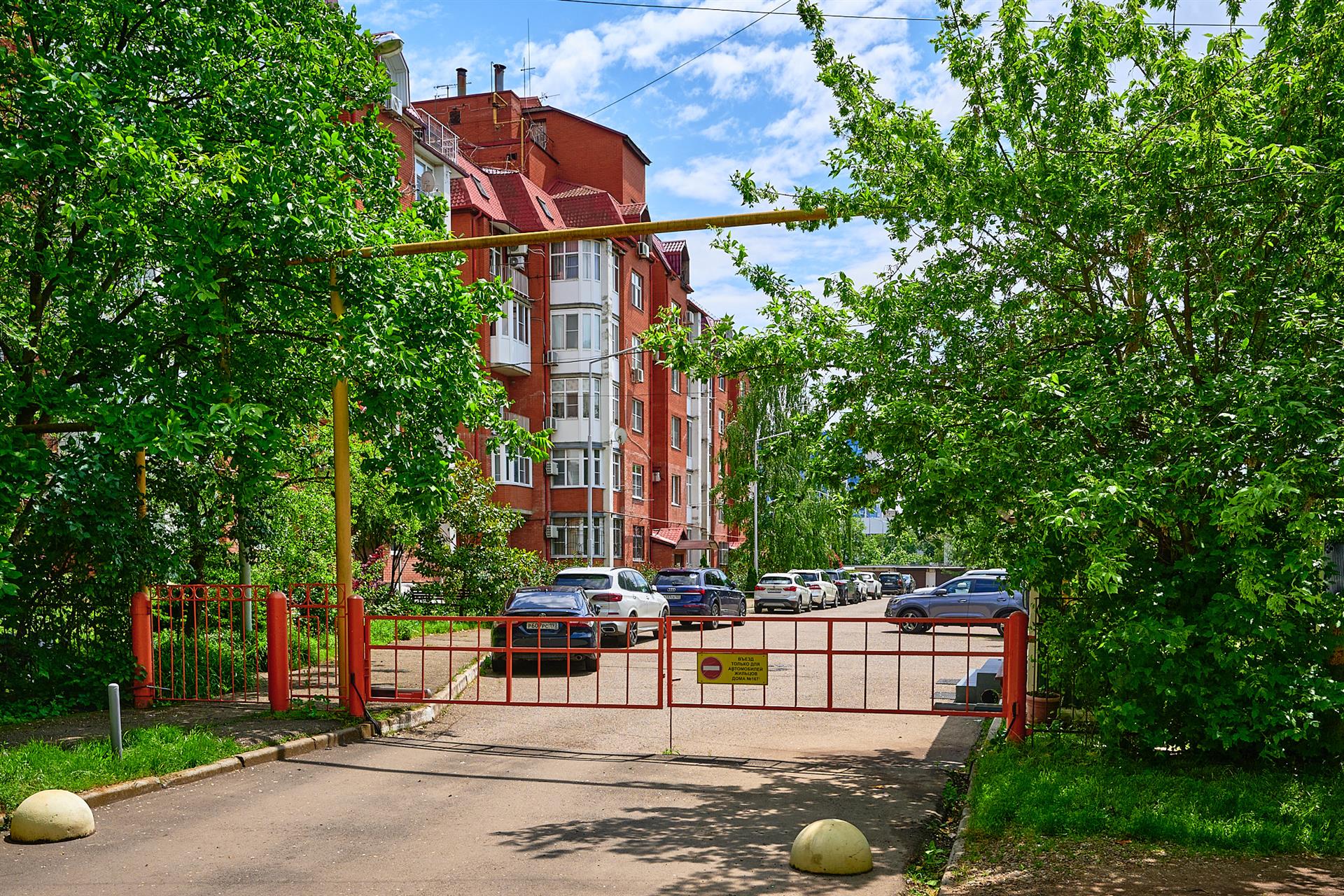 Фото №1: 2-комнатная квартира 81 м² - Краснодар, Карасунский внутригородской округ, мкр. Комсомольский, ул. Сормовская, 167/1