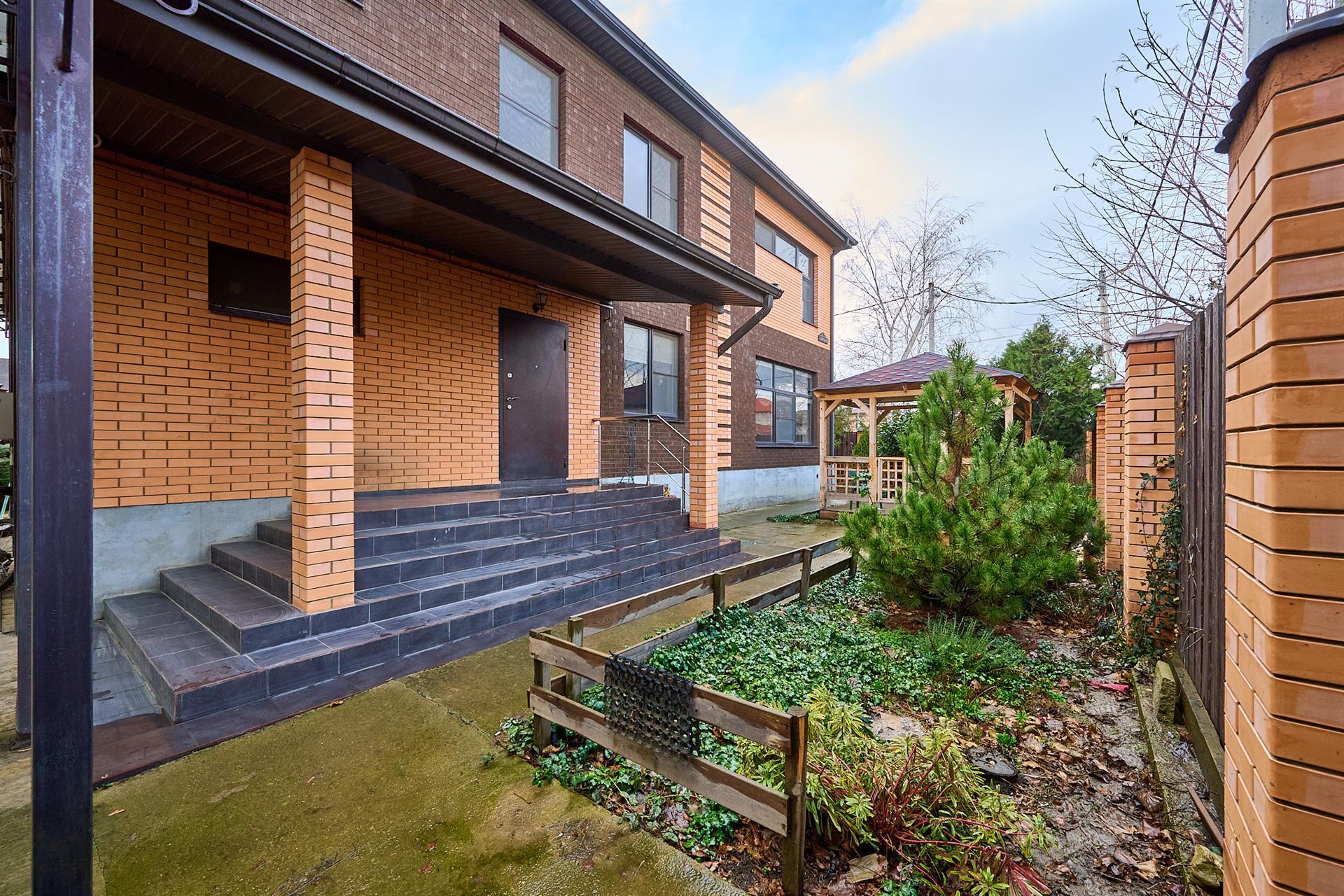 Фото №1: Дом 195 м² + 7.67 сот. - Краснодар, Прикубанский внутригородской округ, мкр. Северный, ул. Звенигородская, 8