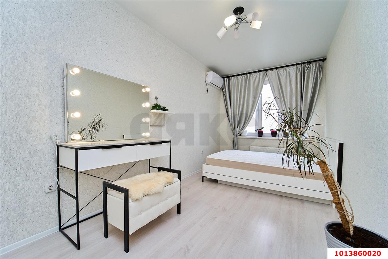 Фото №1: 3-комнатная квартира 85 м² - Краснодар, Карасунский внутригородской округ, Хлопчато-бумажный Комбинат, мкр. жилой комплекс Аквамарин, ул. Уральская, 75к1