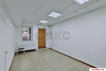 Фото №1: Торговое помещение <span class="whitespace-nowrap">45 м²</span>, <span class="whitespace-nowrap">16 эт.</span> - Краснодар, мкр. Московский, ул. Карякина, 18