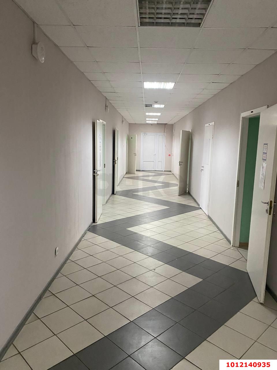 Фото №2: Коммерция 1400 м² - Краснодар, Центральный внутригородской округ, мкр. Дубинка, ул. Ставропольская, 7